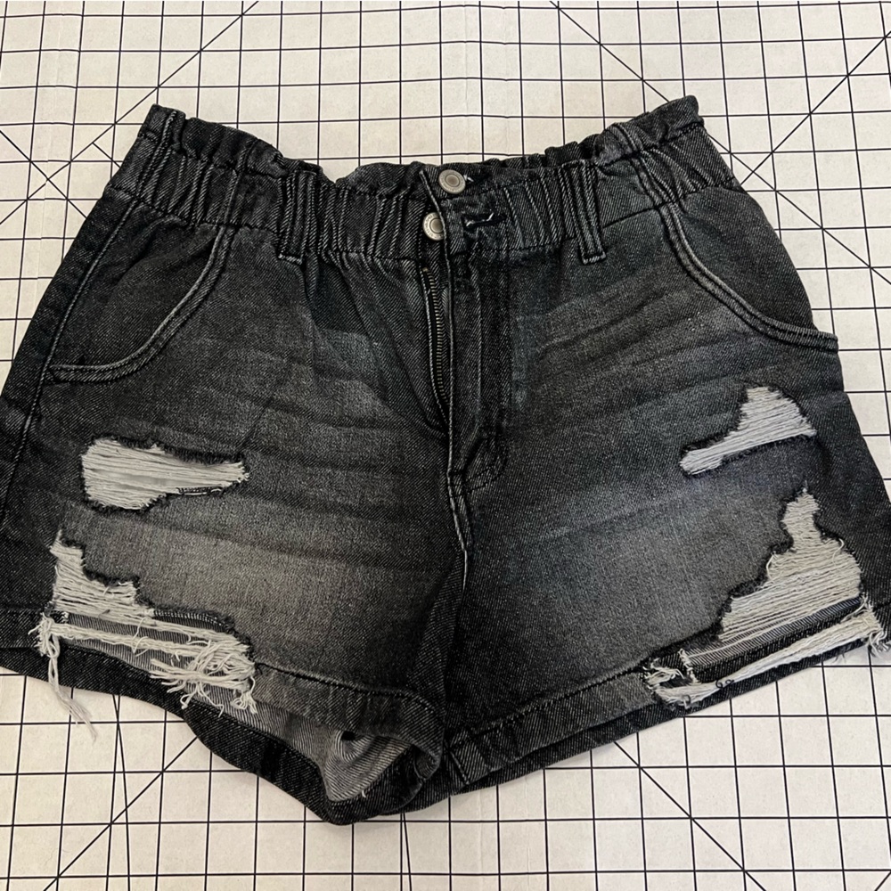 Distressed snatch Jean short